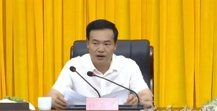 贵州独山的黑伞翻面了，26年苦熬不如8个月飞升，公安局长甘再勇的“垮台速度”比升迁还快-寻找资源网