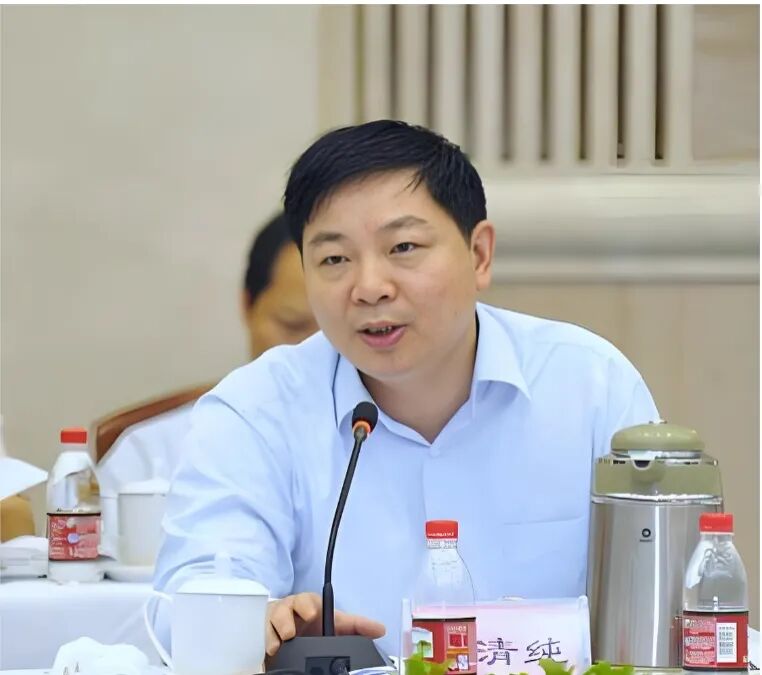 谢书记的官场沉浮记：贪财好色，极为迷信，出门走哪个方向都要算一卦-寻找资源网