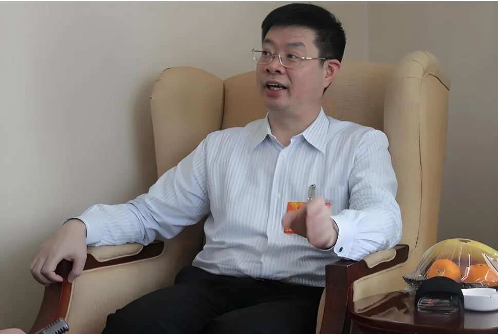 “最帅校长”周文斌：从高校到高墙，要做大学里面的君主-寻找资源网