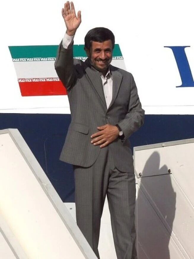 图片[2]-从前那个少年 | 铁汉内贾德——铁匠铺里走出的平民总统-寻找资源网