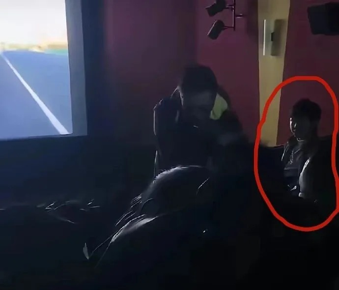 上海电影院捉奸事件：最惨的是那个4岁孩子-寻找资源网