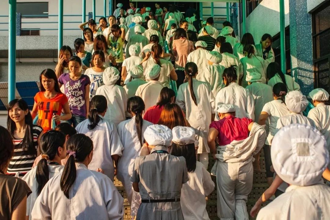 图片[14]-20年、150万张照片：偷拍“东莞女工”的保安，在国外爆火-众嗅网